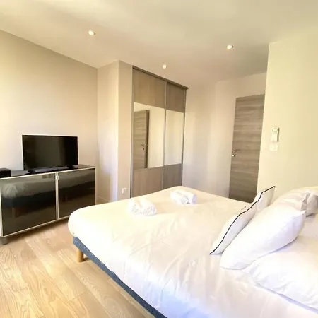 Stylish 2 Bed 1 Min To Palais & Apartament