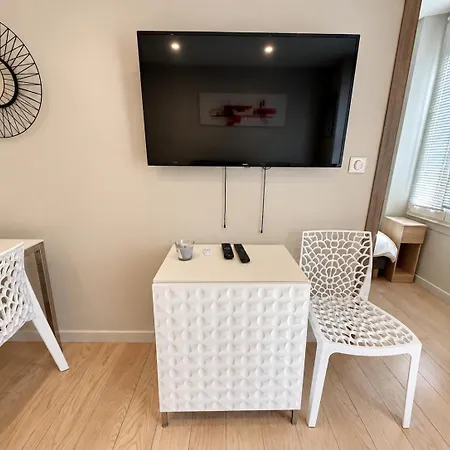 Stylish 2 Bed 1 Min To Palais & Apartamento