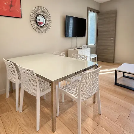 Stylish 2 Bed 1 Min To Palais & Apartamento *